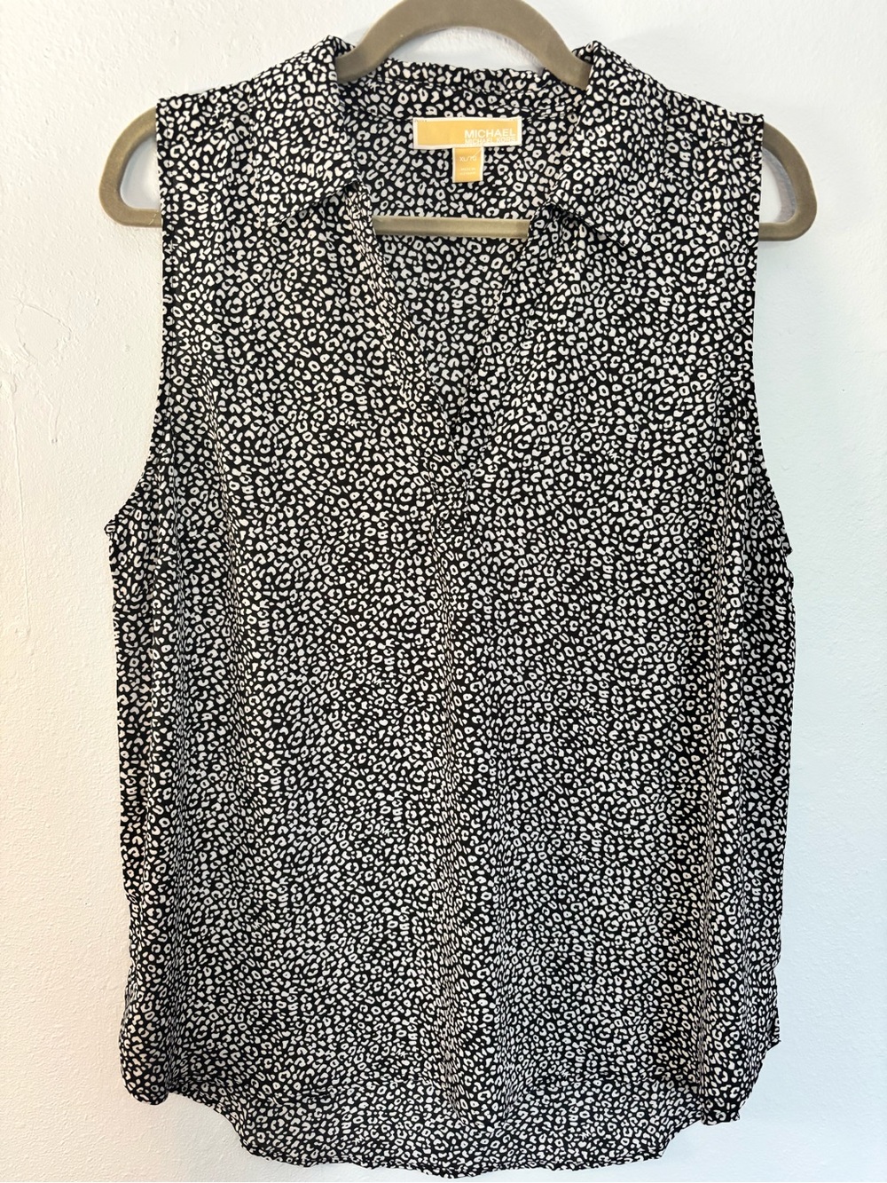Michael Kors Black & White Sleeveless V-Neck Printed Camisole